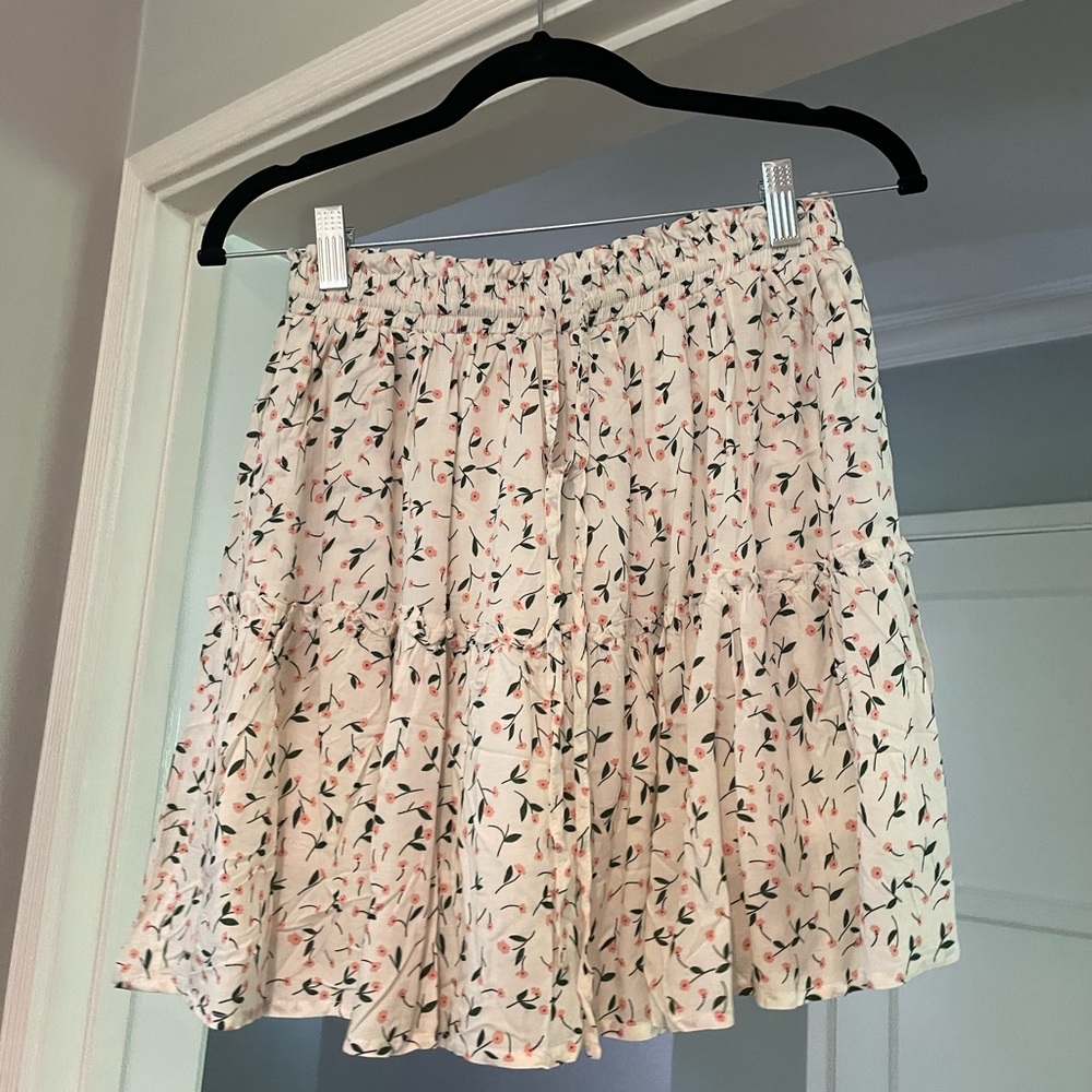 Princess Polly floral skirt! 💐